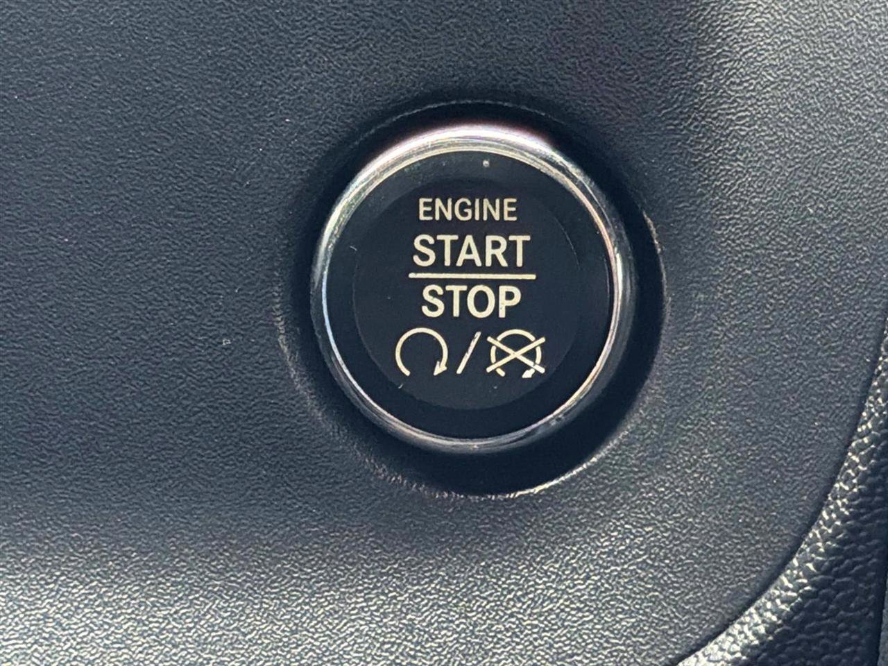 Used 2014 Dodge Challenger SXT image 23