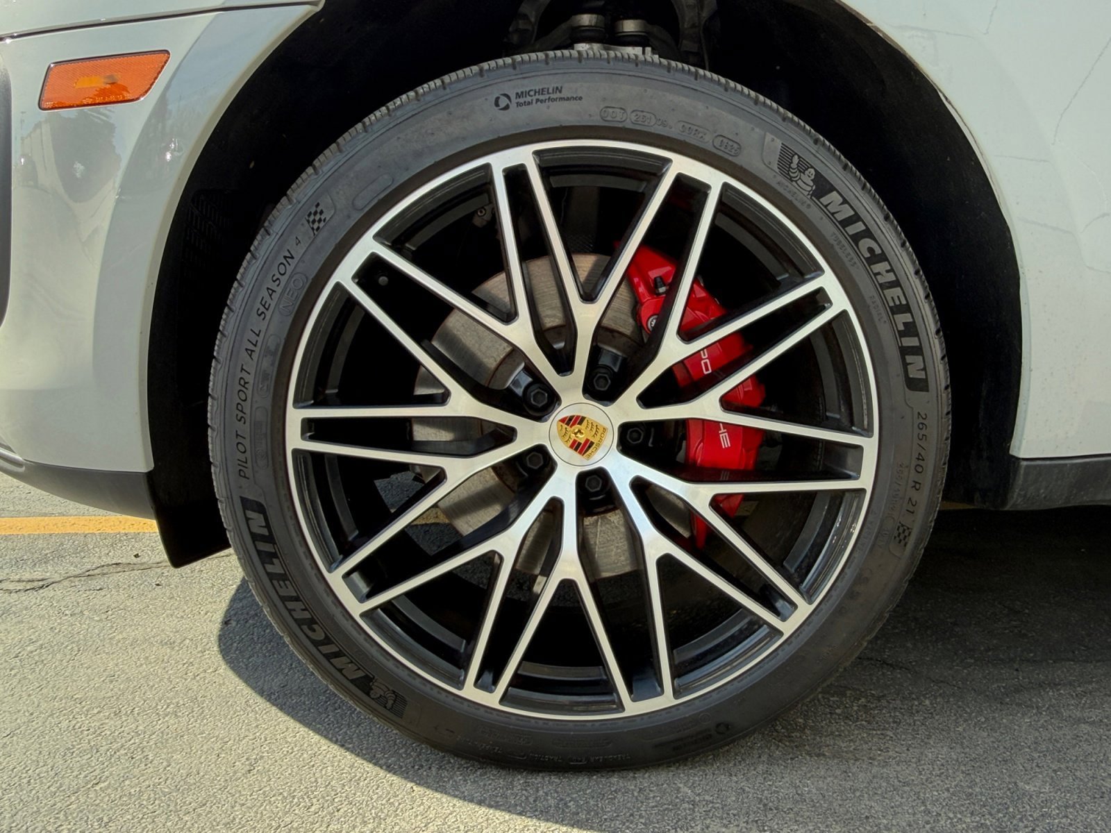 Certified 2025 Porsche Macan S AWD/4WD image 12