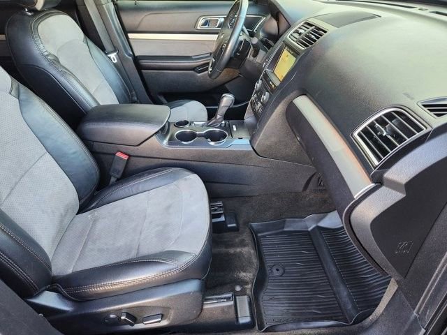Used 2017 Ford Explorer XLT w/ Equipment Group 202A image 13