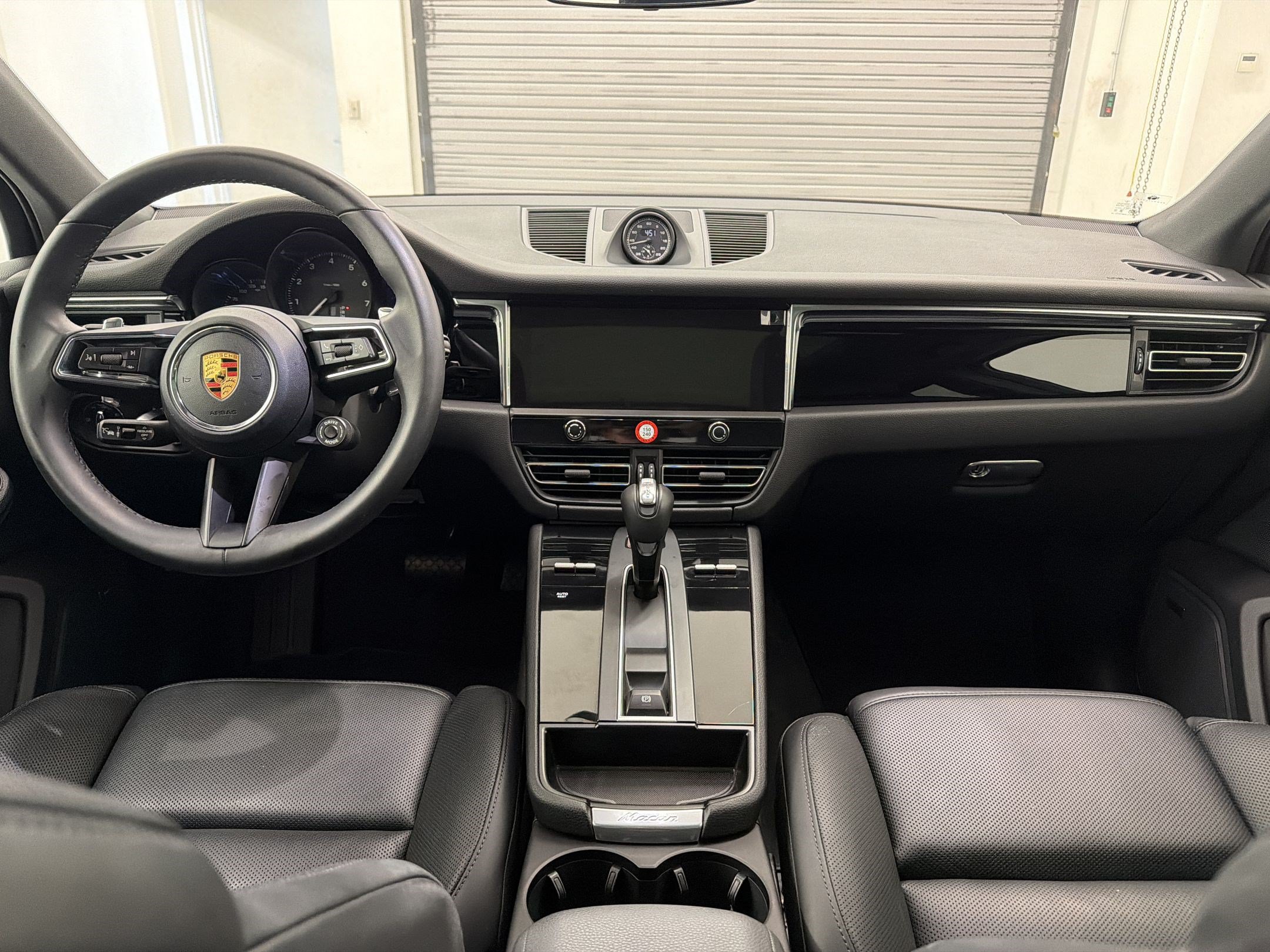Used 2026 Porsche Macan AWD/4WD image 15