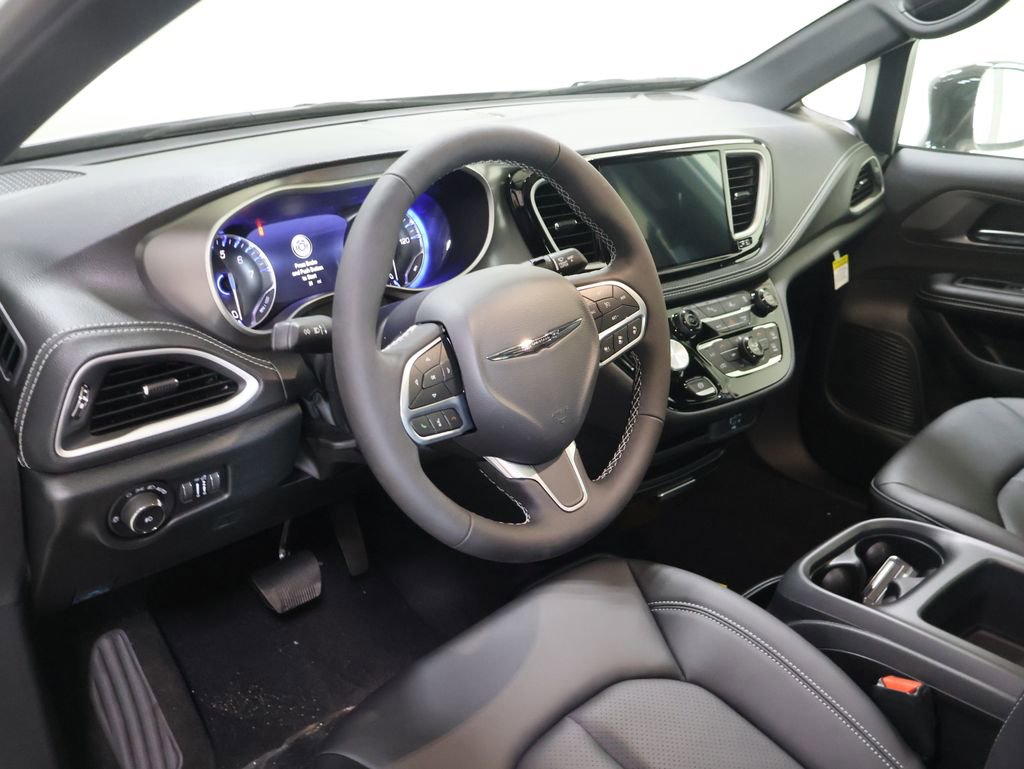 New 2026 Chrysler Pacifica Select image 21