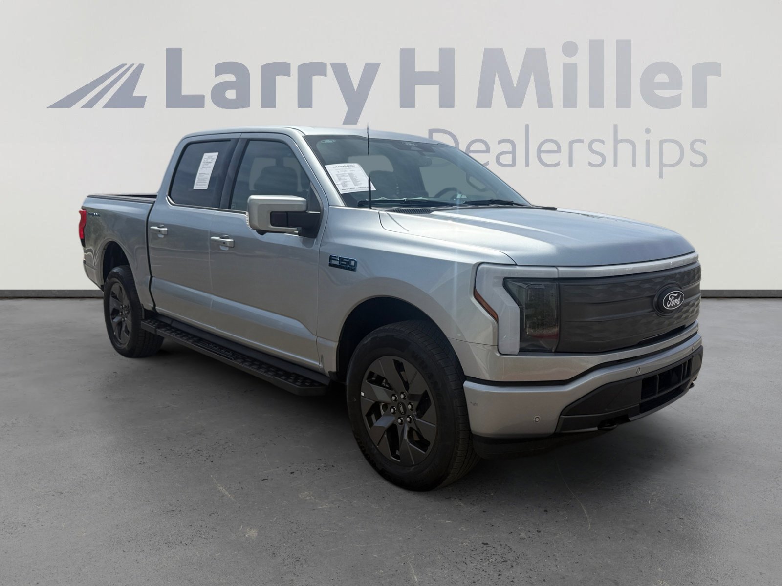 Used 2024 Ford F150 Lightning Lariat image 7