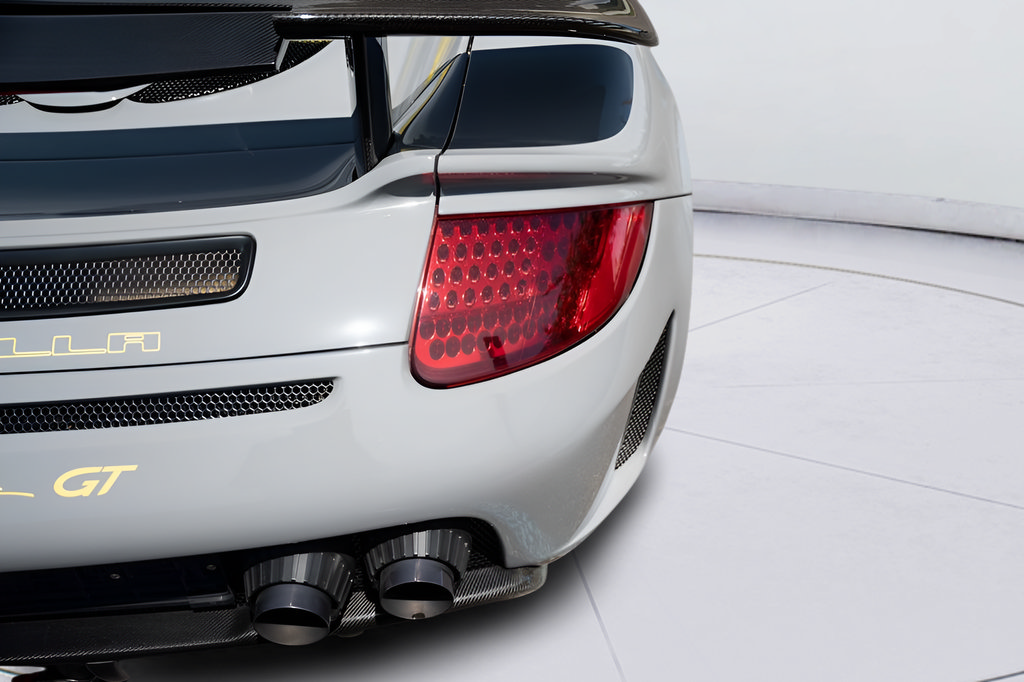 Used 2004 Porsche Carrera GT RWD image 21