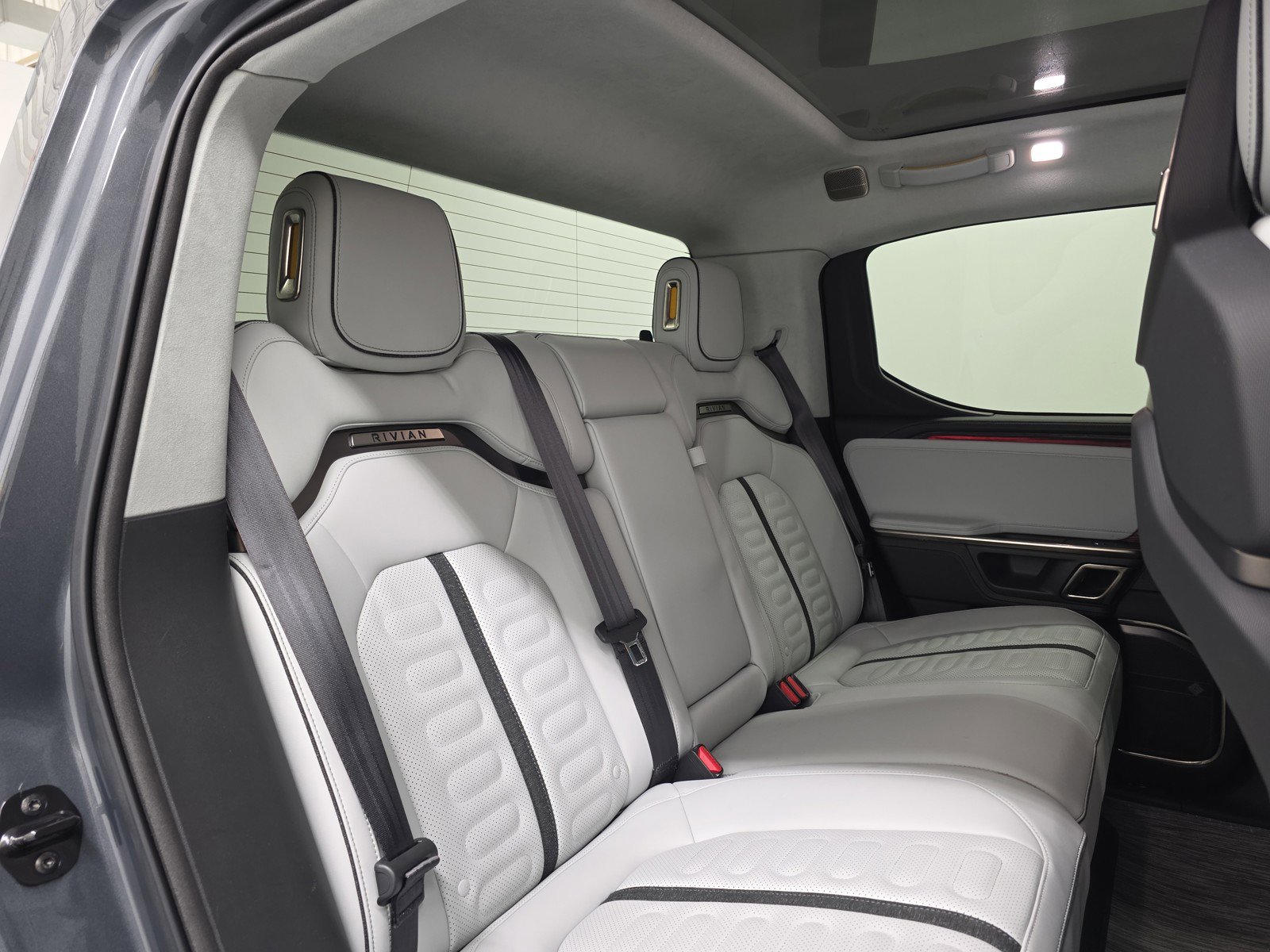 Used 2023 Rivian R1T Adventure image 22