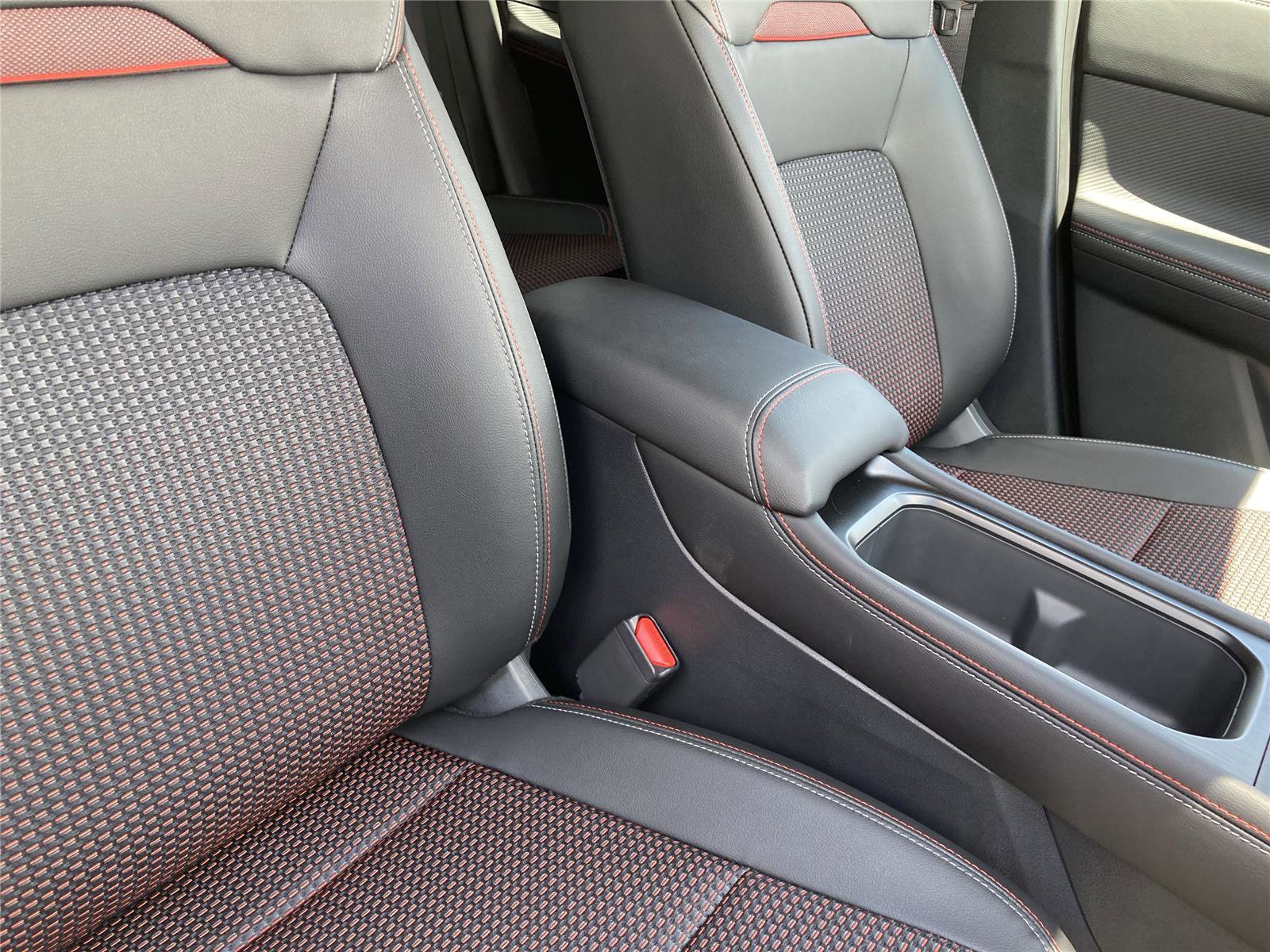 New 2025 Nissan Kicks SR image 32