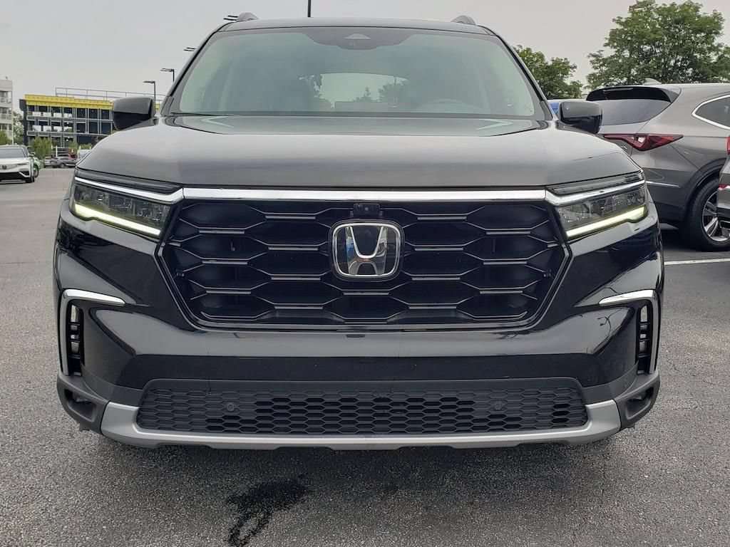 Used 2025 Honda Pilot Elite image 2