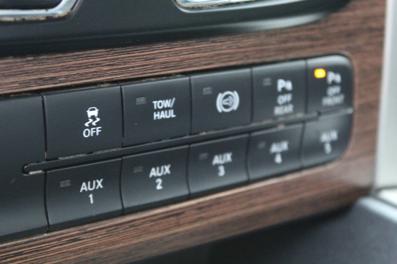 Used 2018 RAM 2500 Laramie w/ Snow Chief Group AWD/4WD image 37