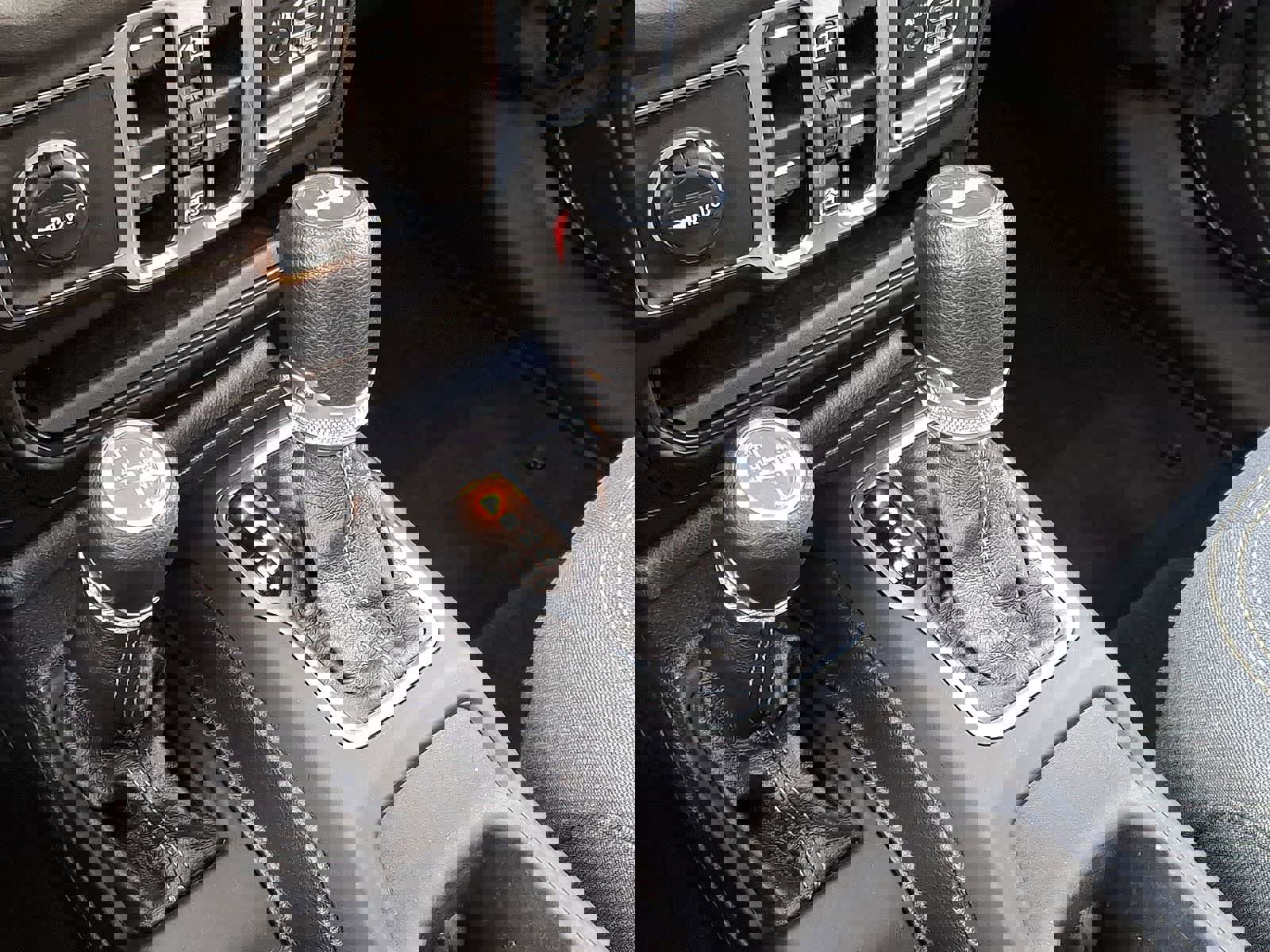 Used 2025 Jeep Wrangler Sahara image 21