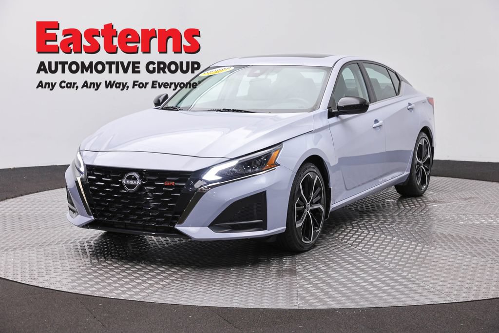 Used 2025 Nissan Altima 2.5 SR w/ SR Premium Package FWD image 1