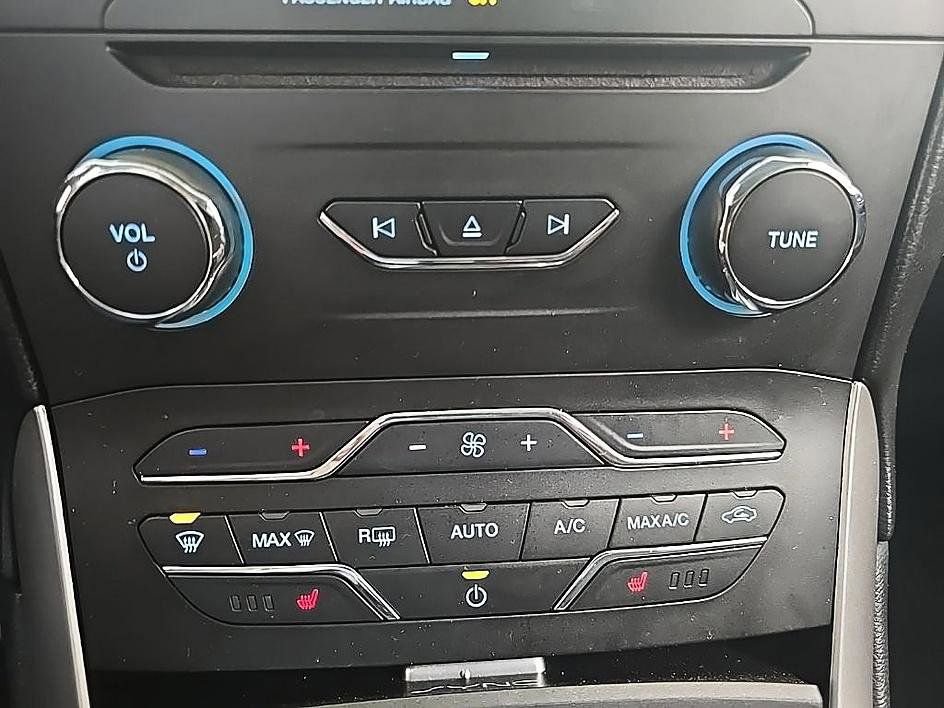 Used 2017 Ford Edge SEL w/ Equipment Group 201A AWD/4WD image 23