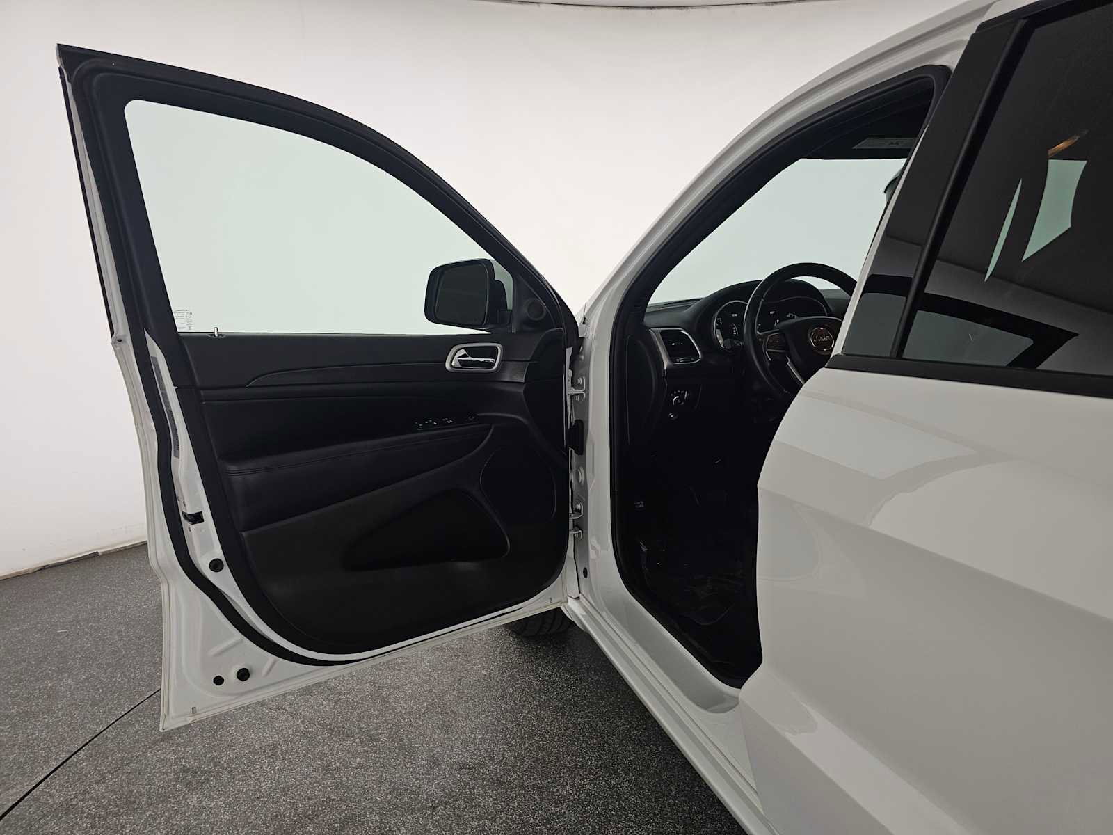 Used 2018 Jeep Grand Cherokee Altitude image 19