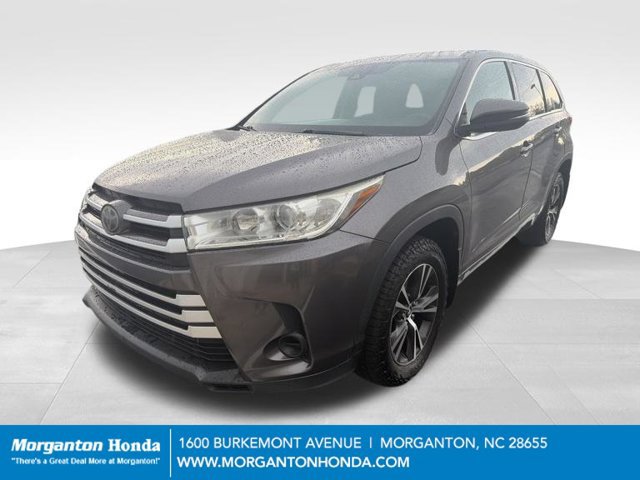 Used 2017 Toyota Highlander LE AWD/4WD image 3
