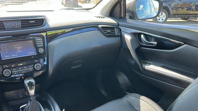 Certified 2017 Nissan Rogue Sport SL w/ SL Premium Package AWD/4WD image 25