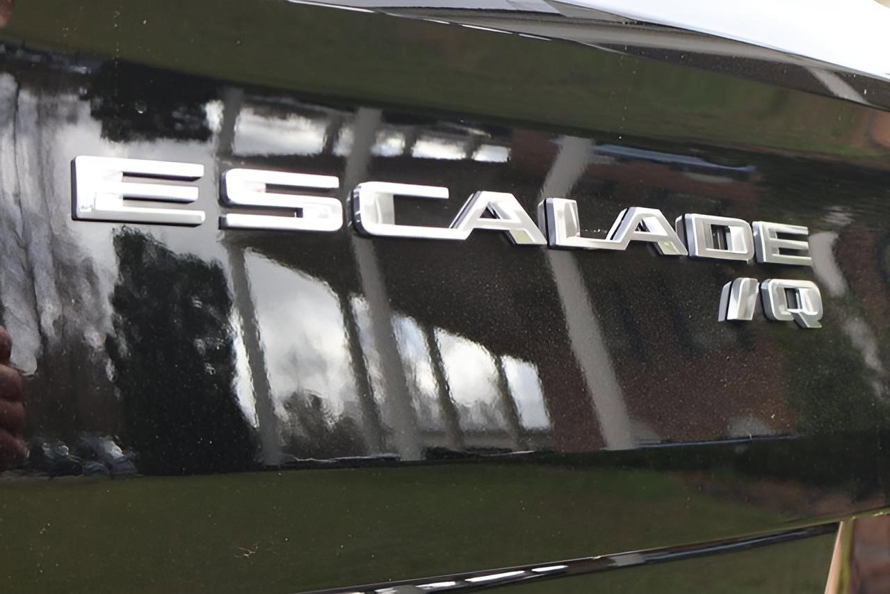 New 2025 Cadillac Escalade IQ Luxury 2 w/ LPO, Premium Carpet Package image 10
