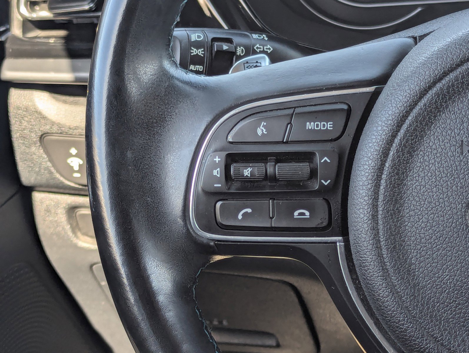 Used 2020 Kia Niro EX Premium image 24