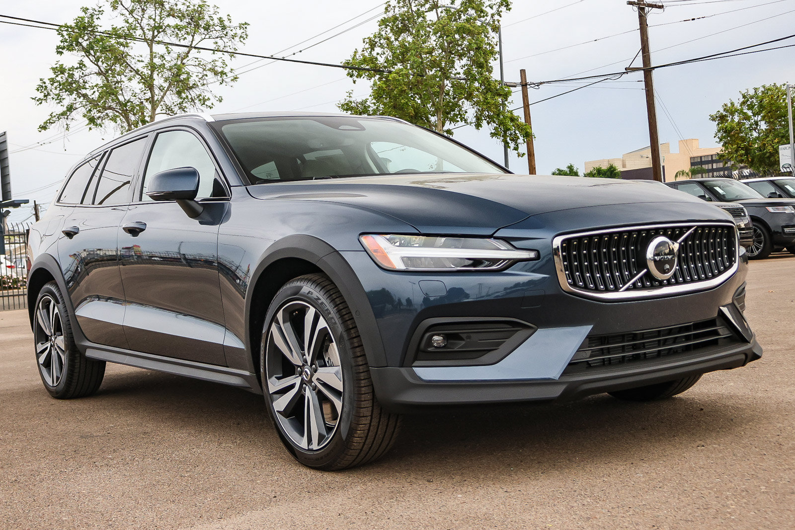 New 2026 Volvo V60 B5 Cross Country Plus w/ Climate Package AWD/4WD image 3