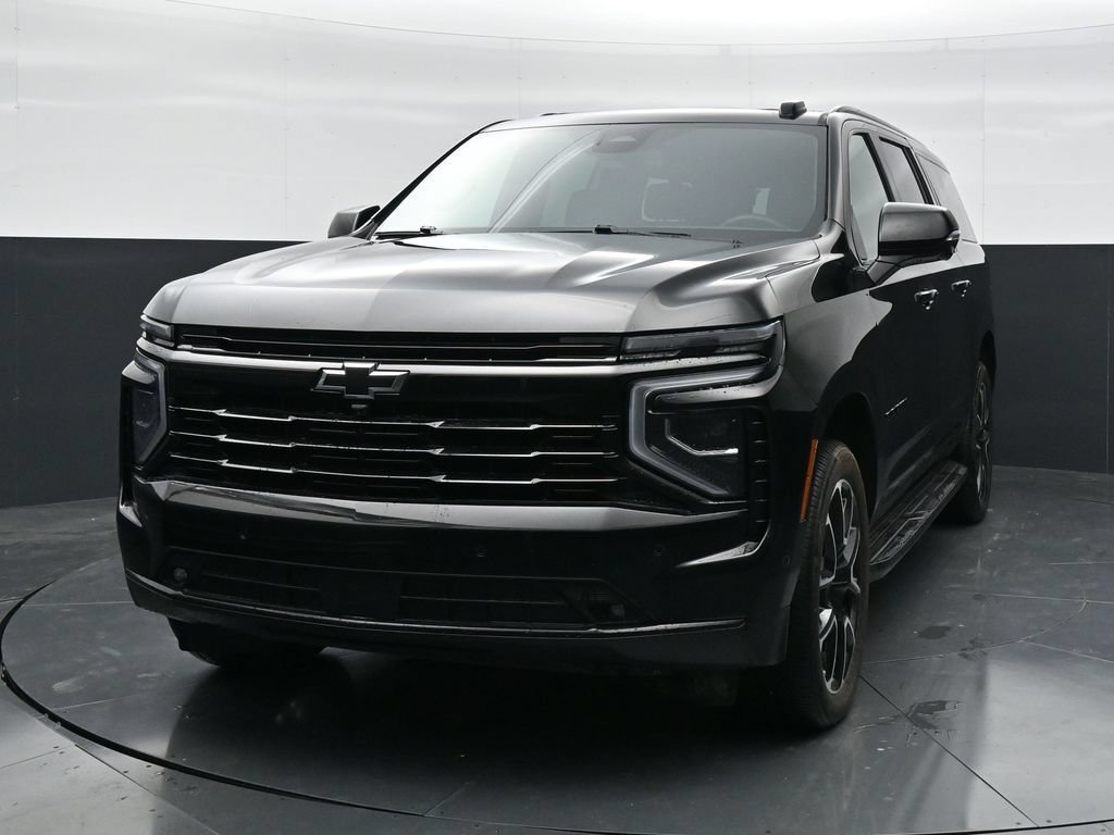 Used 2025 Chevrolet Suburban RST w/ Comfort Package AWD/4WD image 4