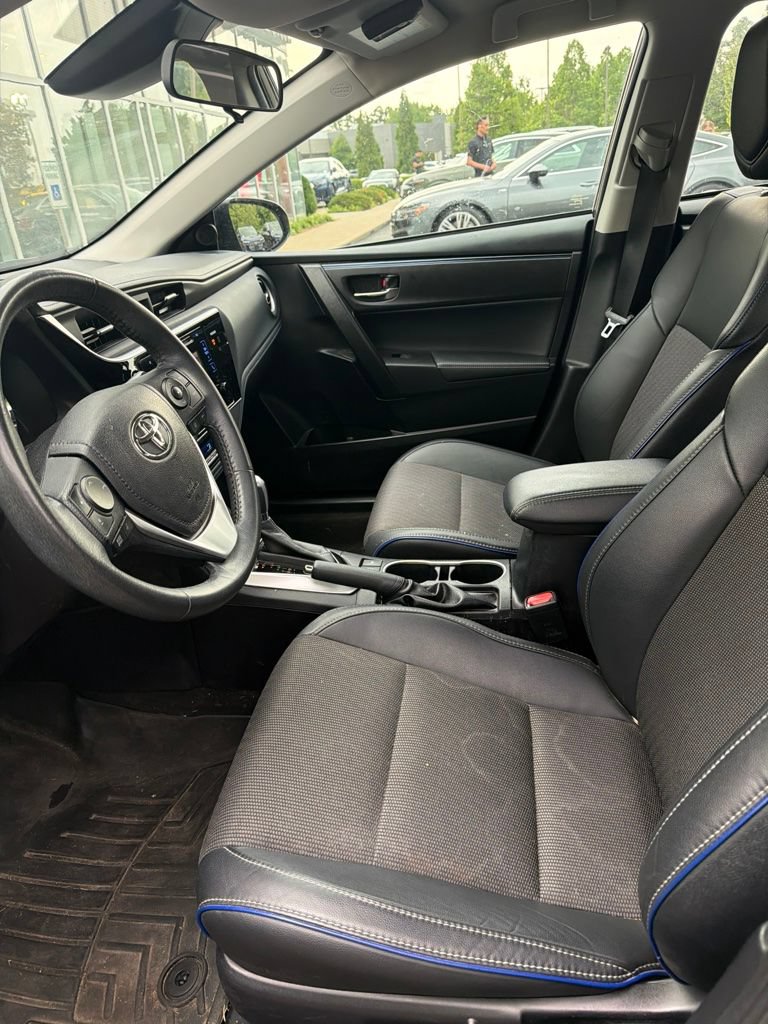 Used 2017 Toyota Corolla SE w/ Carpet Mat Package (TMS) FWD image 10