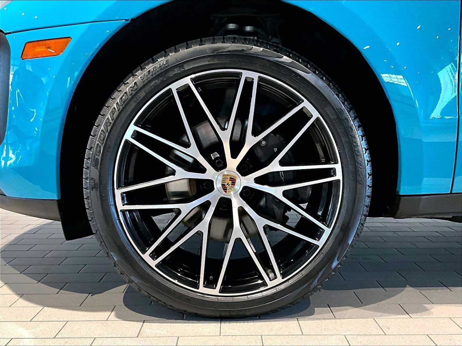 Used 2022 Porsche Macan image 14