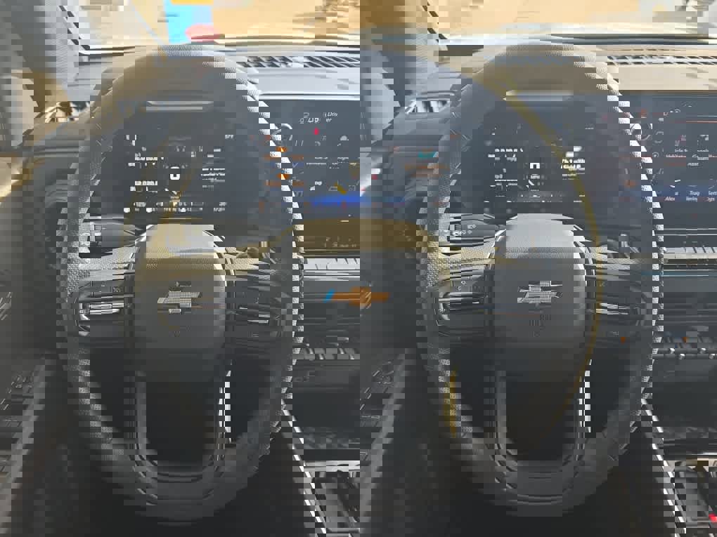 Used 2024 Chevrolet Colorado W/T w/ Safety Package image 9