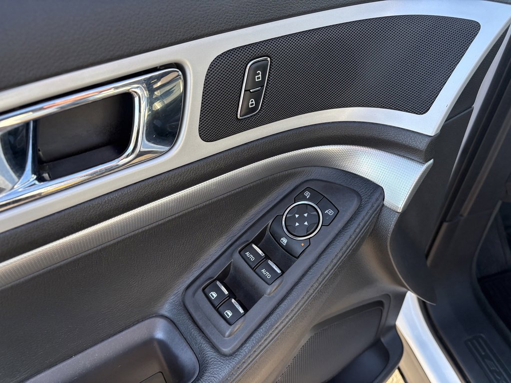 Used 2013 Ford Explorer XLT image 15