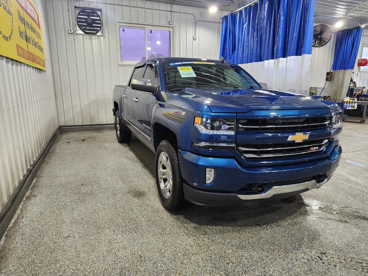 Used 2017 Chevrolet Silverado 1500 LTZ Z71 w/ LTZ Plus Package AWD/4WD image 3