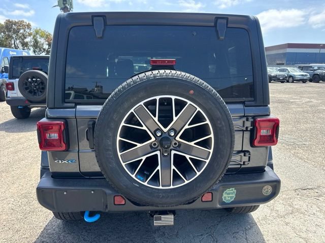 Used 2023 Jeep Wrangler Unlimited Sahara w/ Cold Weather Group AWD/4WD image 6