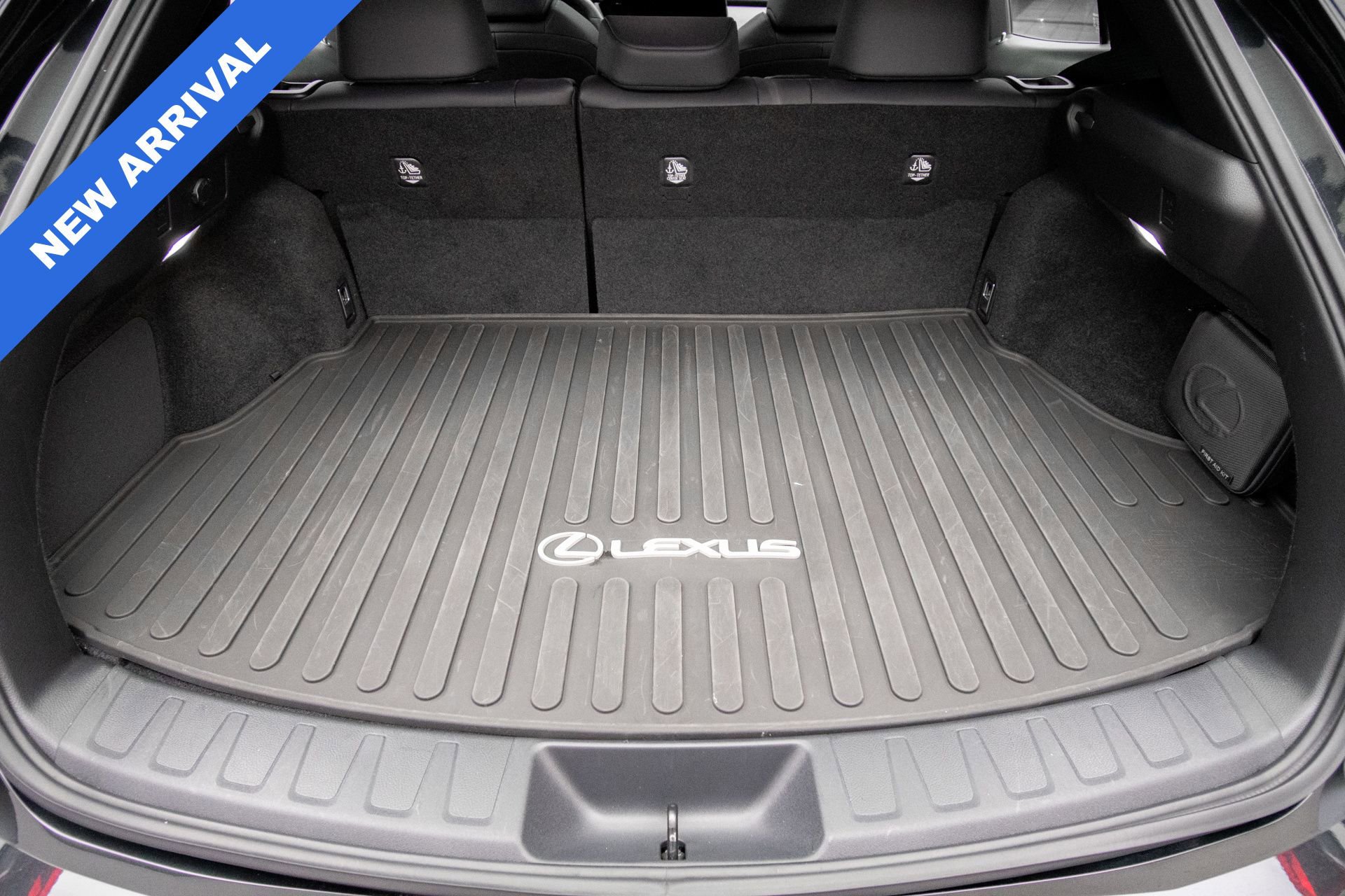 Used 2023 Lexus UX 250h AWD w/ Premium Package image 34
