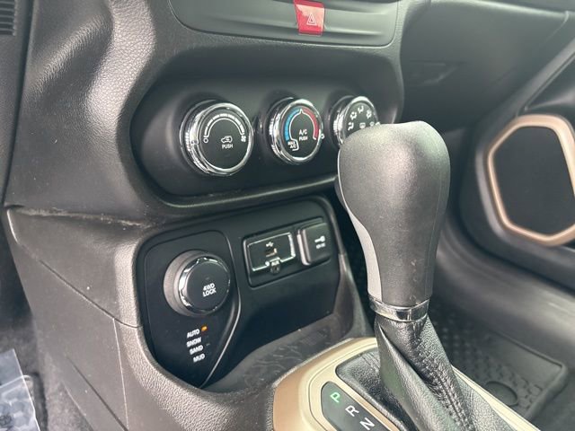 Used 2017 Jeep Renegade Sport w/ Power & Air Group image 29