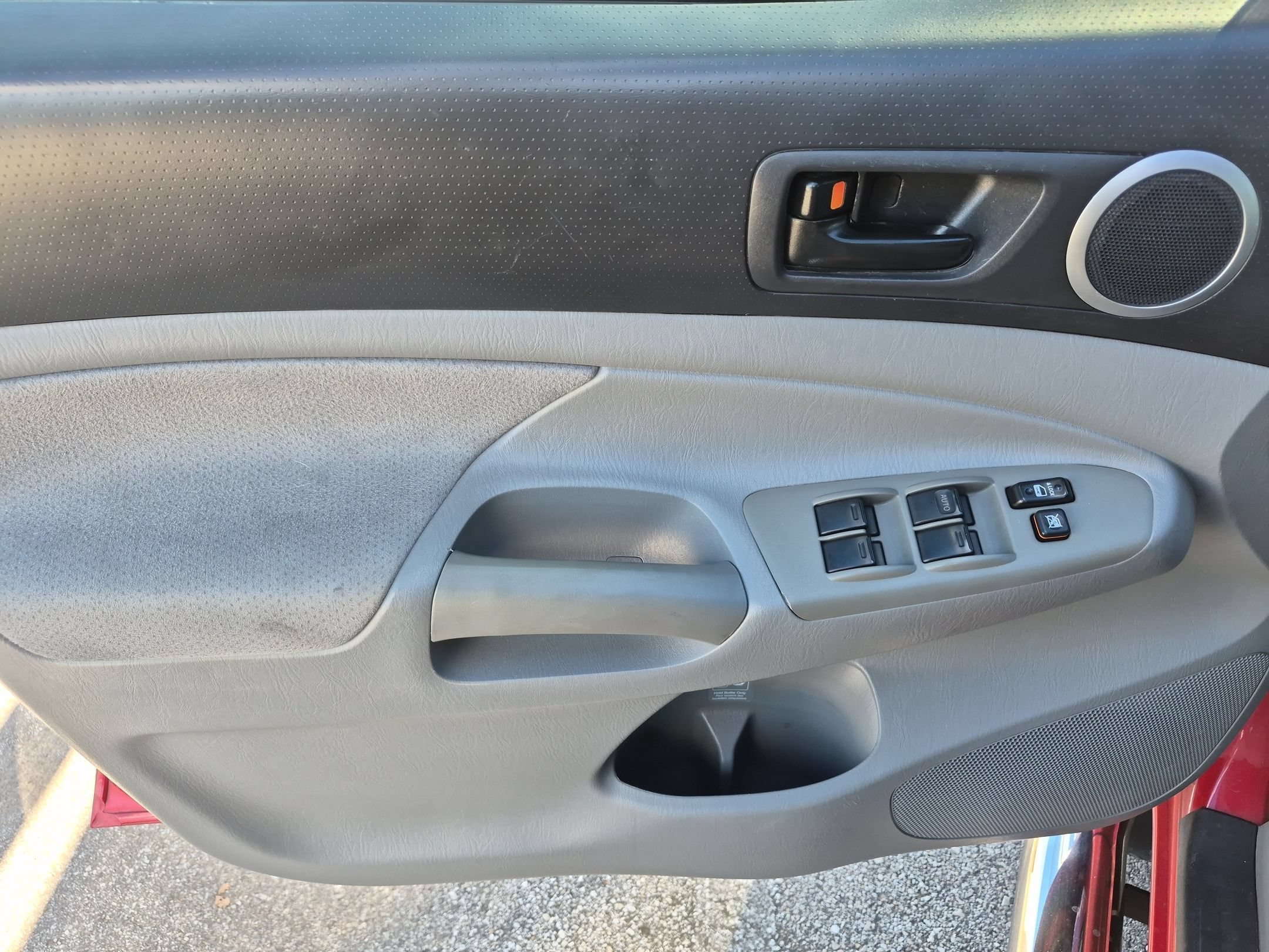 Used 2011 Toyota Tacoma PreRunner w/ SR5 Pkg #2 RWD image 10