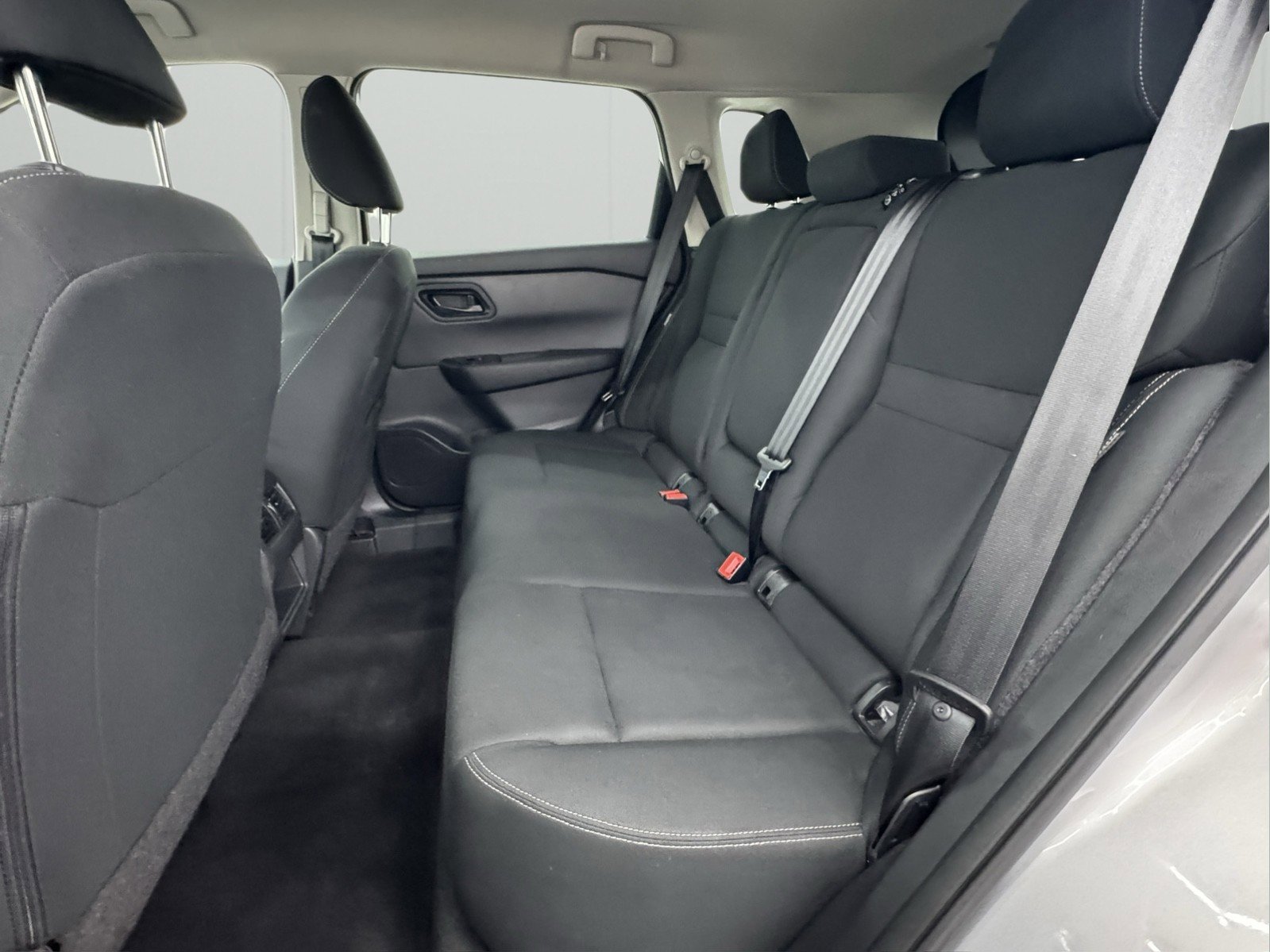 Used 2024 Nissan Rogue S AWD/4WD image 44