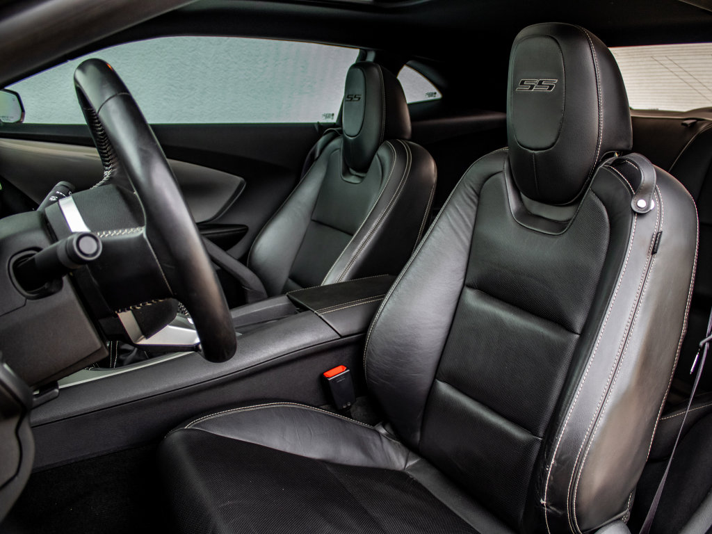 Used 2010 Chevrolet Camaro SS w/ RS Package RWD image 21