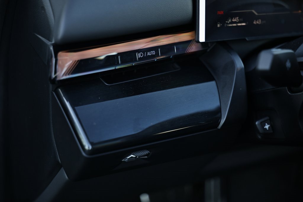 New 2026 BMW 550e xDrive w/ Premium Package image 19