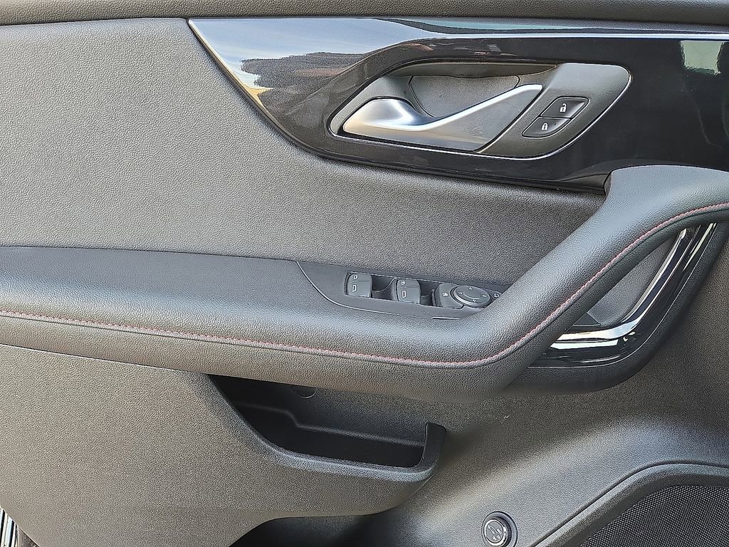 Used 2025 Chevrolet Blazer RS image 23