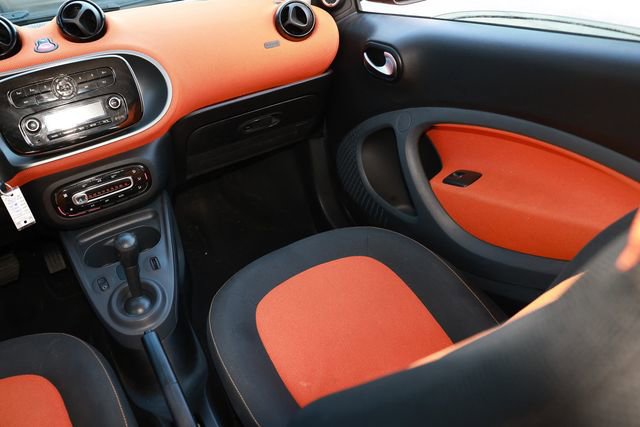 Used 2016 smart fortwo passion image 21