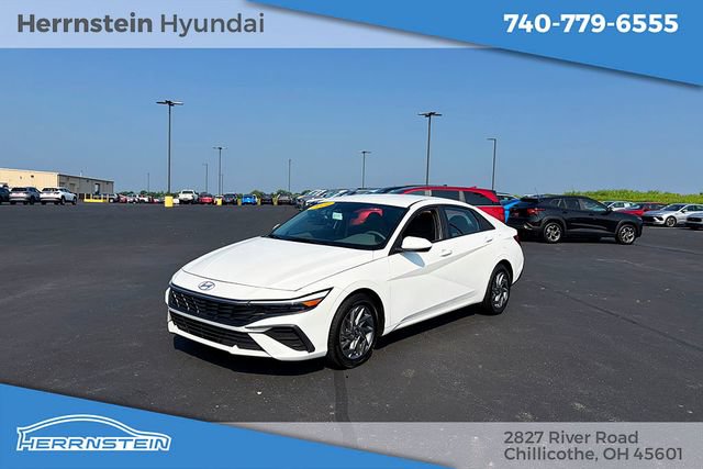 Used 2024 Hyundai Elantra SEL FWD image 3