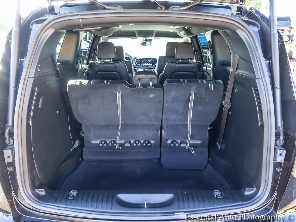 Used 2027 Chrysler Pacifica Select FWD image 24