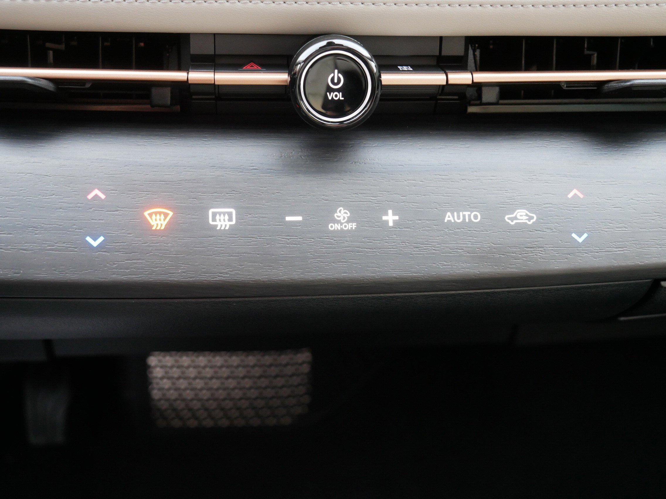 Certified 2023 Nissan Ariya AWD image 23