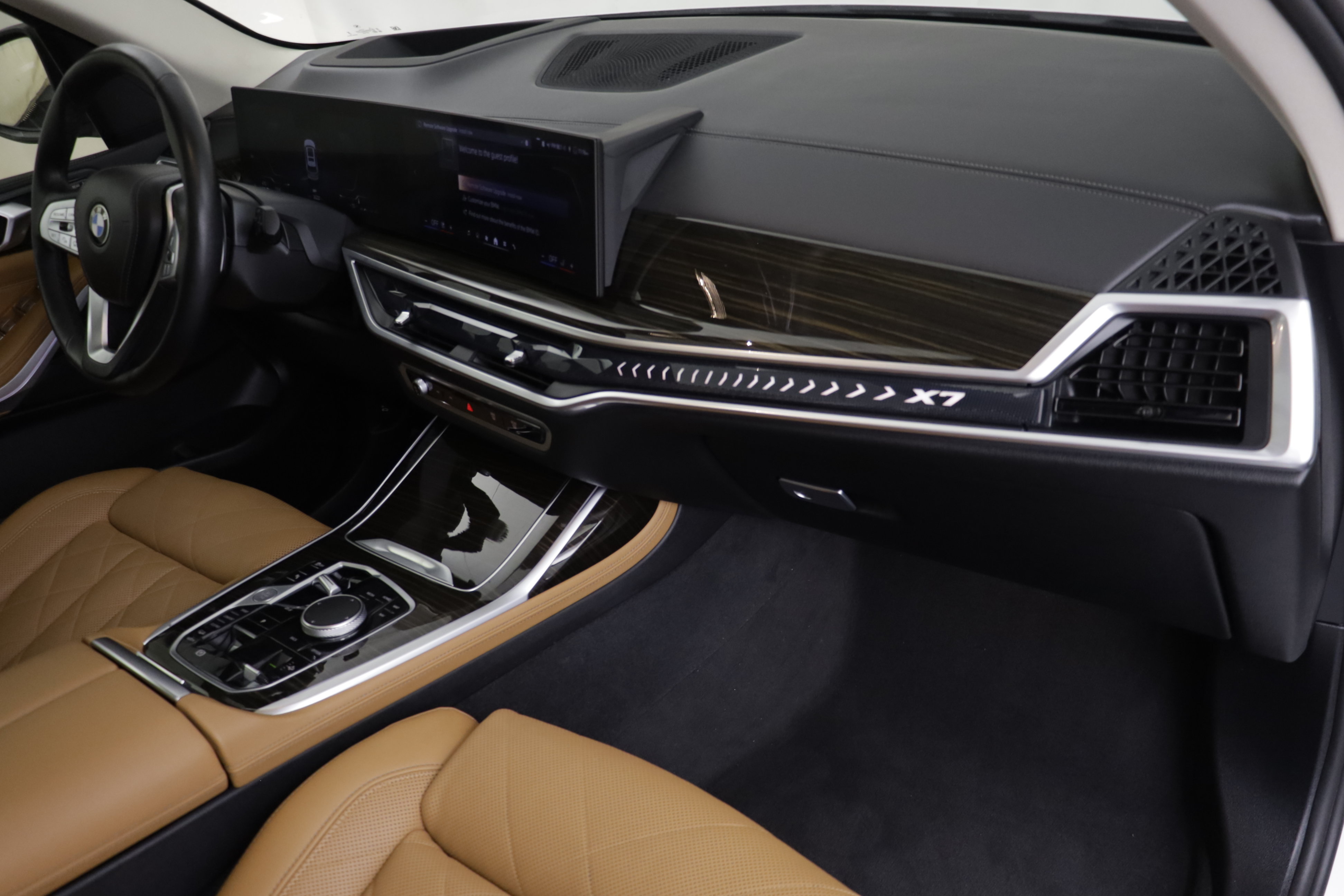 Used 2024 BMW X7 xDrive40i w/ Climate Comfort Package AWD/4WD image 19