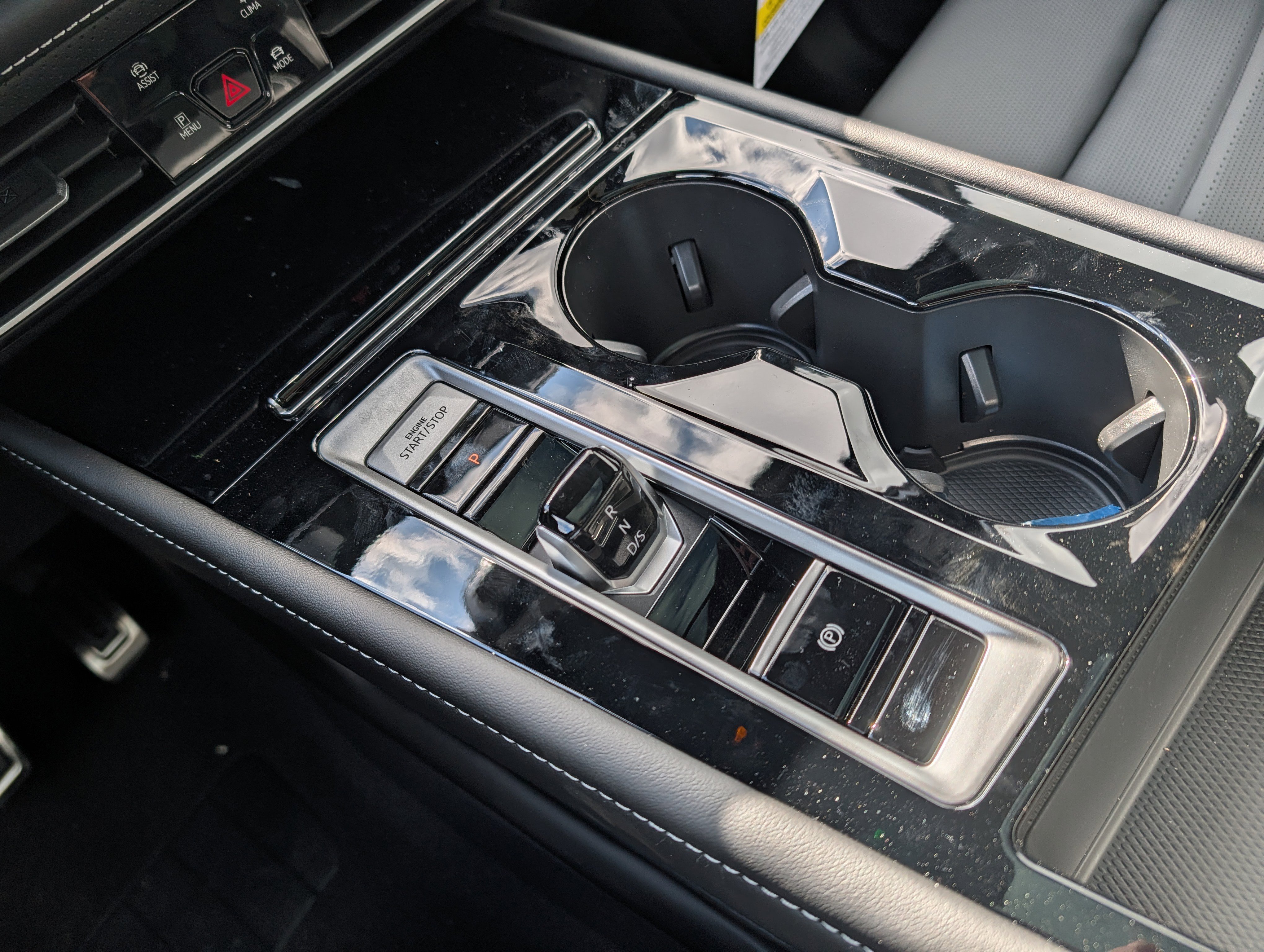 New 2026 Volkswagen Atlas Cross Sport SEL R-Line image 11