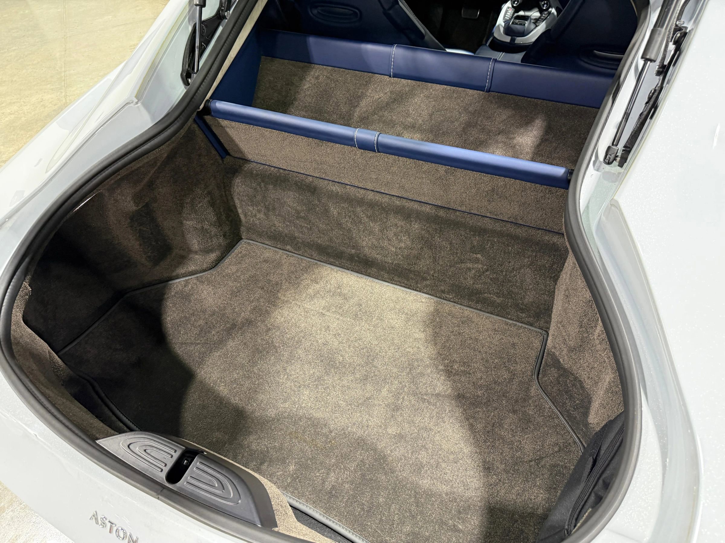 Used 2020 Aston Martin V8 Vantage Coupe image 52