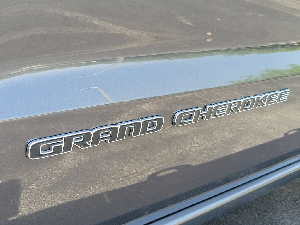 Used 2020 Jeep Grand Cherokee Overland AWD/4WD image 14