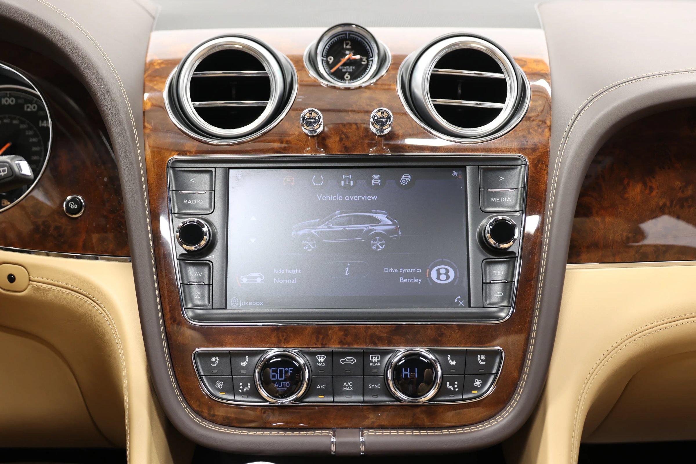 Used 2018 Bentley Bentayga AWD/4WD image 29