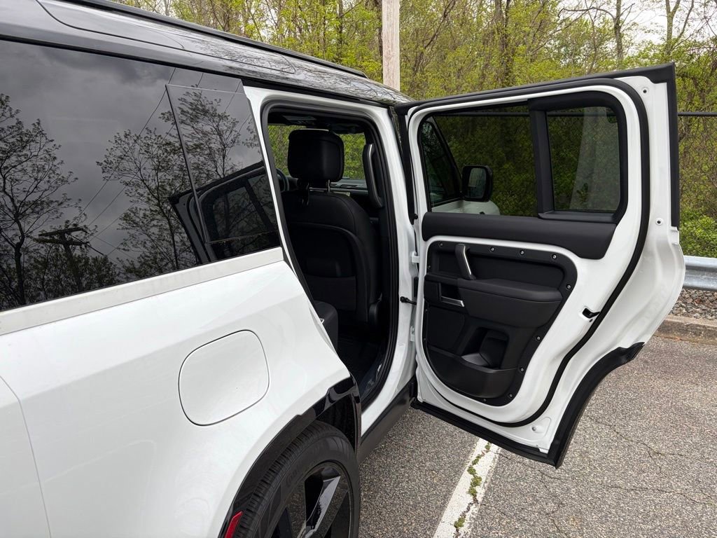New 2026 Land Rover Defender 110 X-Dynamic SE AWD/4WD image 15