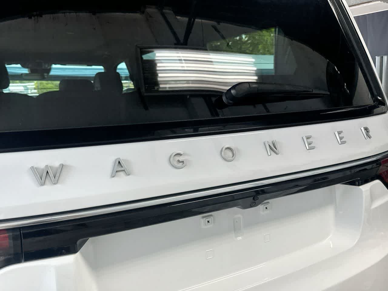 Used 2025 Jeep Wagoneer 4WD w/ Premium Group I image 10