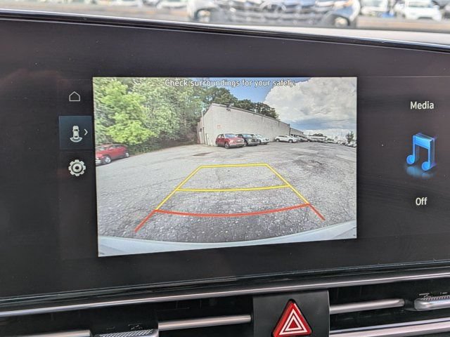 Used 2025 Hyundai Elantra Limited FWD image 28