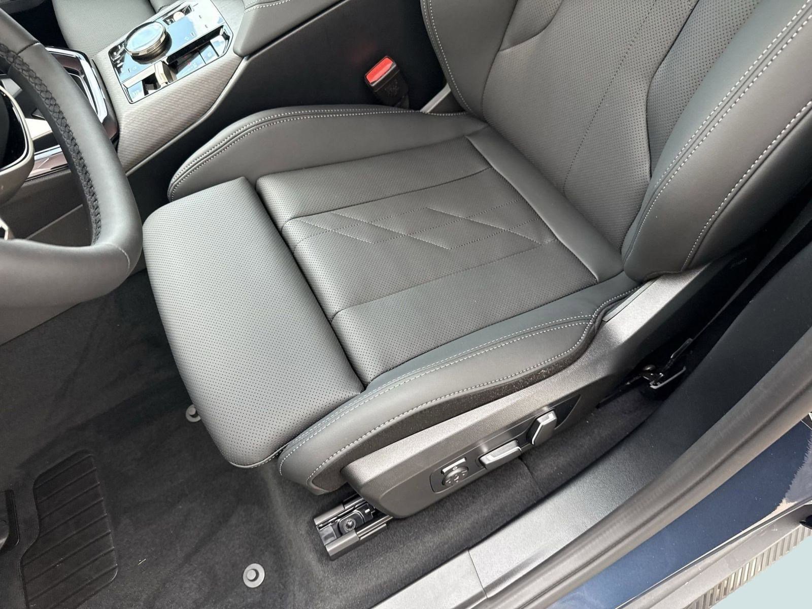 New 2025 BMW X3 xDrive30i w/ Convenience Package image 12