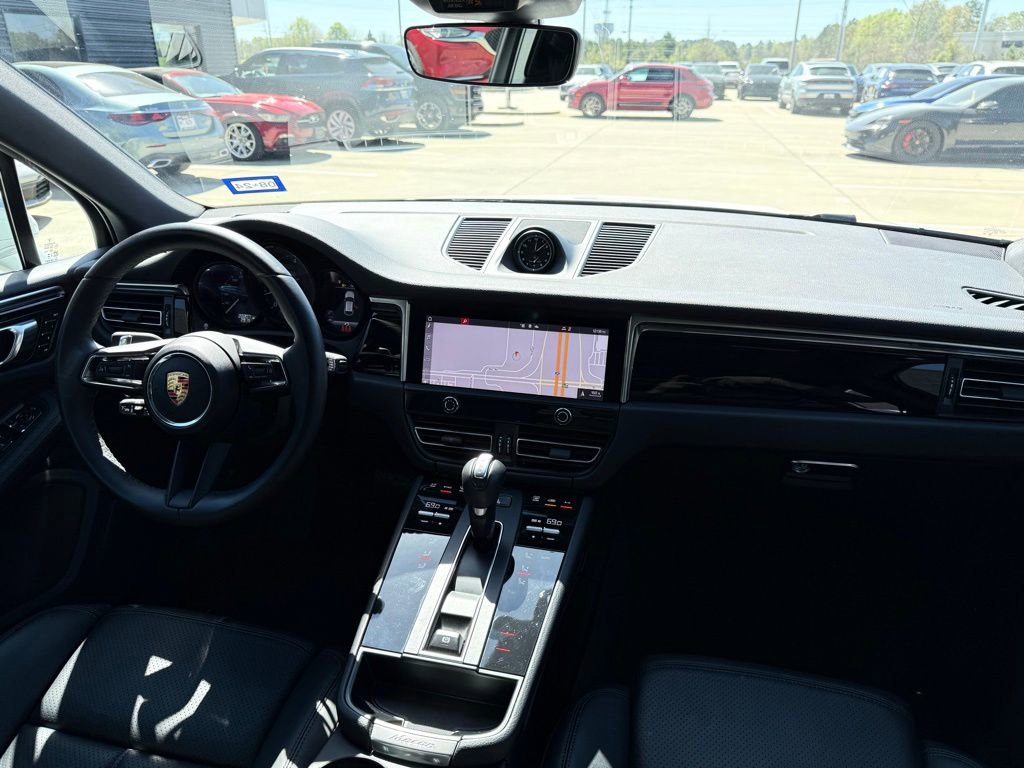 Used 2023 Porsche Macan Base image 15