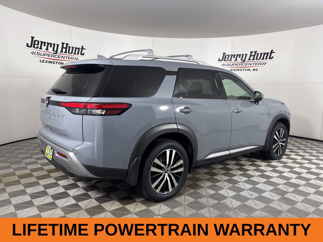 Used 2024 Nissan Pathfinder Platinum w/ Cargo Package image 5