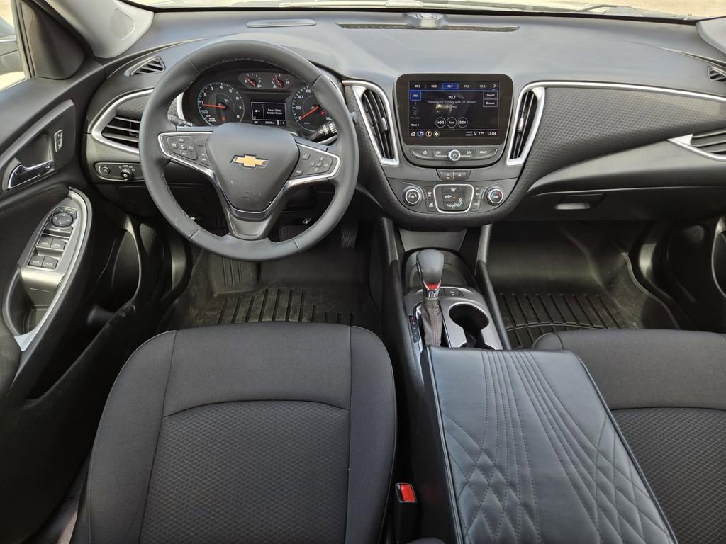 Used 2025 Chevrolet Malibu RS image 28